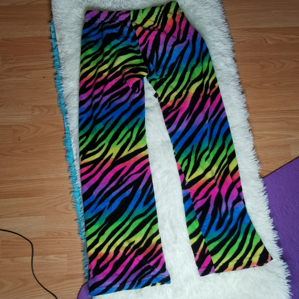 Pyjama pants 2/$7 - Picture 6 of 10